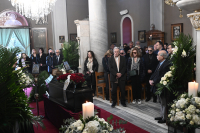 Συγκίνηση και θλίψη στο τελευταίο «αντίο» του σπουδαίου Βασίλη Βασιλικού