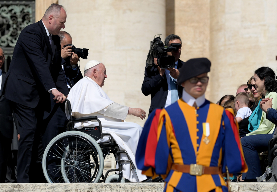 Πάπας Φραγκίσκος: Ολοκληρώθηκε η επείγουσα επέμβαση σε νοσοκομείο της Ρώμης