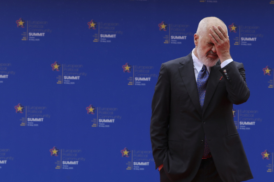 Μετρητά τέλος στην Αλβανία μέχρι το 2030; Ο Έντι Ράμα βάζει ψηλά τον πήχη