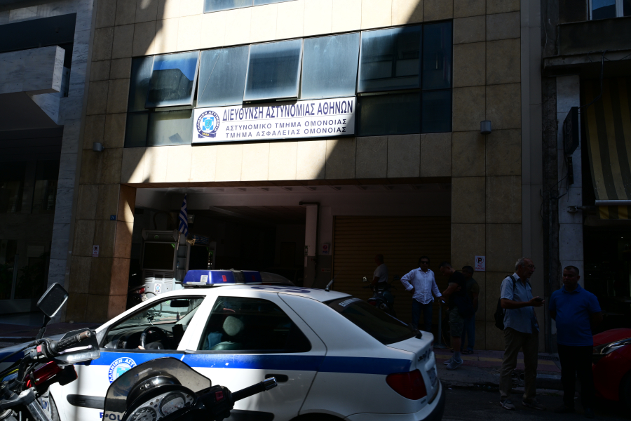 ΑΤ Ομονοίας: Ένοχοι οι δύο αστυνομικοί για τον ομαδικό βιασμό της 19χρονης