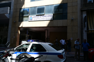 ΑΤ Ομονοίας: Ένοχοι οι δύο αστυνομικοί για τον βιασμό της 19χρονης