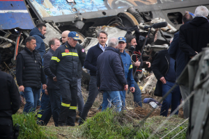 «Παράθυρο» Μητσοτάκη για προανακριτική για Καραμανλή μετά τα συλλαλητήρια για τα Τέμπη