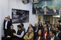 Η διεύρυνση φέρνει εντάσεις στο ΠΑΣΟΚ – «Ναι» στην επιστροφή, «όχι» στην υποψηφιότητα Τζάκρη, λέει η Χαλάτση