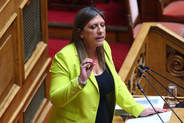 Τι συζητάει η Ζωή με Νίκο, Σωκράτη και Αλέξη;