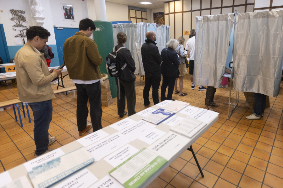 Ευρωεκλογές 2024: Σαρωτική νίκη της Λεπέν στη Γαλλία - «Εθνική τραγωδία»