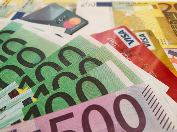 Ποιους ελέγχει τώρα η εφορία για ύποπτες τραπεζικές συναλλαγές