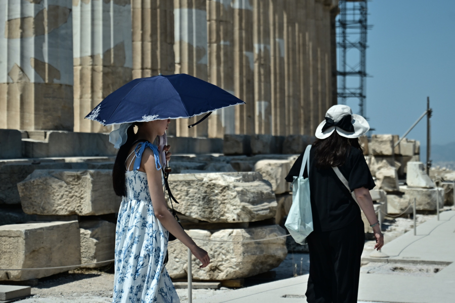 Υπό πίεση ο τουρισμός το 2026: Ακρίβεια, συγκρατημένες κρατήσεις και διεθνής αβεβαιότητα