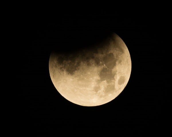 &quot;Ματωμένο Φεγγάρι&quot;: Πλησιάζει η μεγαλύτερη έκλειψη Σελήνης του 21ου αιώνα (video)