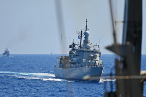 Τουρκικό πολεμικό παρενόχλησε πλοίο που πόντιζε καλώδιο στην Αστυπάλαια, απάντησε η φρεγάτα «Αδριάς»