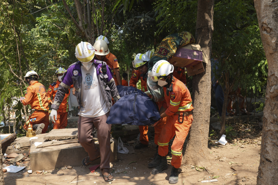 Ελπίδα στα ερείπια: Απεγκλώβισαν γυναίκα 91 ώρες μετά τον σεισμό στη Μιανμάρ (Βίντεο)