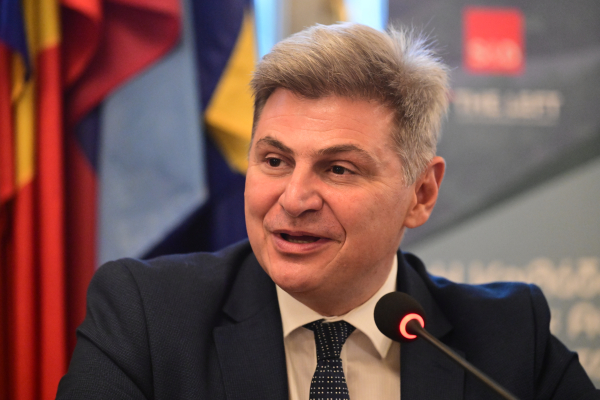 Φαραντούρης για βιβλίο Τσίπρα: Δεν ήμουν άνθρωπος του κομματικού σωλήνα