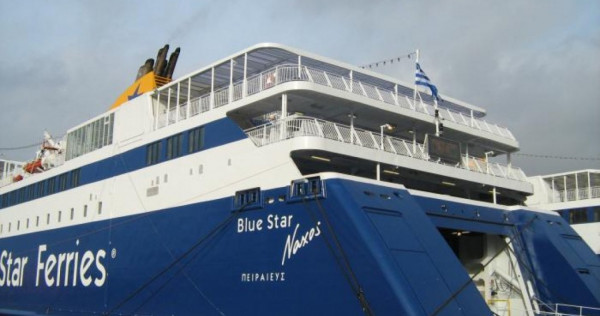 Εισροή υδάτων στο «Blue Star Naxos» με 132 επιβάτες