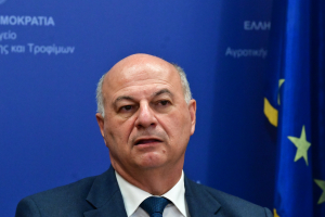 Ο Τσιάρας εξαίρεσε από κυρώσεις σειρά παραβάσεων μία μέρα πριν παραιτηθεί - «Αποδυναμώνει το σύστημα ελέγχων»