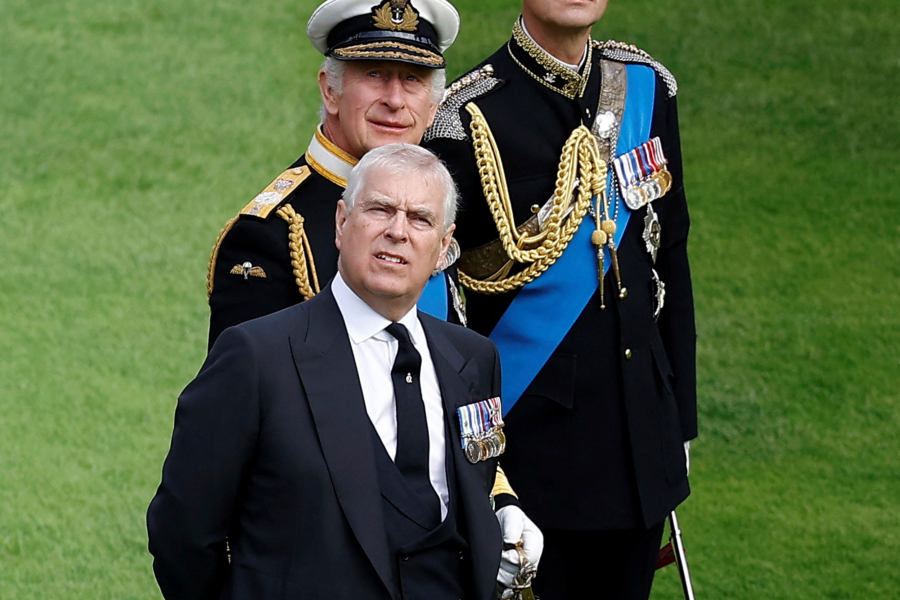 Ο βασιλιάς Κάρολος «αποκαθηλώνει» τον Άντριου - Η ανακοίνωση του Παλατιού