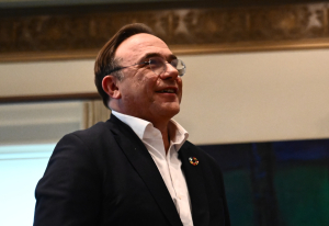 Πρόσκληση Κόκκαλη σε Μέτσολα να συναντήσει την αντιπολίτευση στην Ελλάδα