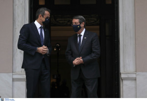 Συνάντηση Μητσοτάκη – Αναστασιάδη στο Μαξίμου ενόψει της Πενταμερούς