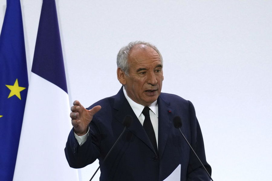 Νέα πολιτική κρίση στη Γαλλία: Ύστατες προσπάθειες Μπαϊρού να λάβει ψήφο εμπιστοσύνης