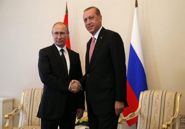 Ο Πούτιν συνεχάρη τον Ερντογάν για την νίκη στο δημοψήφισμα