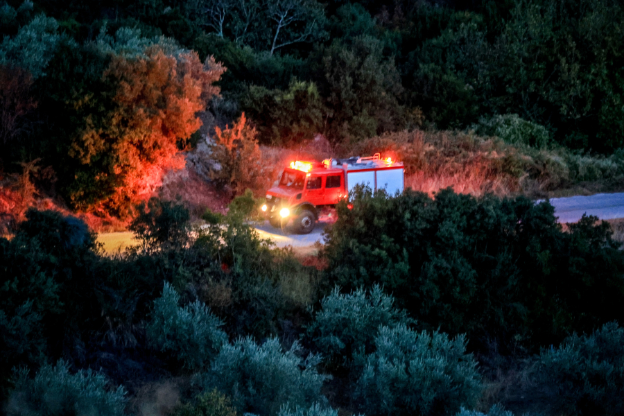 Λάρισα: Σε εξέλιξη η επιχείρηση απεγκλωβισμού 53χρονου που έψαχνε για λίρες σε σπηλιά (Βίντεο)