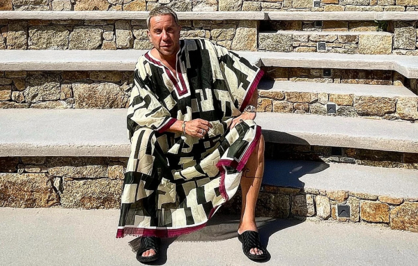 Η ανάρτηση όλο νόημα του Γιώργου Μαζωνάκη