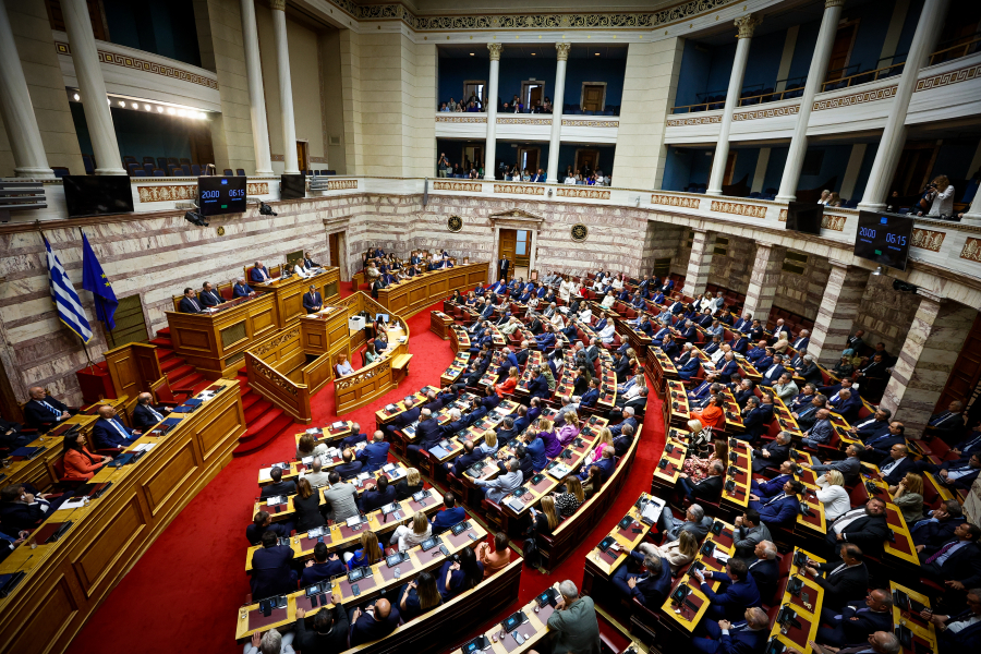 Έλαβε ψήφο εμπιστοσύνης η κυβέρνηση από 158 βουλευτές, ολοκληρώθηκε η διαδικασία στη Βουλή