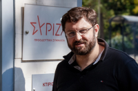 Ζαχαριάδης για «κρυφές» χρεώσεις τραπεζών: «Η κυβέρνηση βουβή… Αλίμονο!»