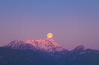 Ροζ Πανσέληνος υψώνεται στον ουρανό σήμερα, τι ώρα θα την δούμε