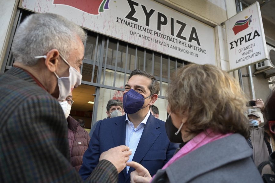 Ο Τσίπρας ψήφισε για συνέδρους στον ΣΥΡΙΖΑ: «Μαζί με την κοινωνία για τη μεγάλη ανατροπή και τη νίκη»
