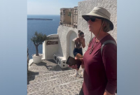 Πρόταση γάμου στη Σαντορίνη έγινε viral για τον λάθος λόγο (Βίντεο)
