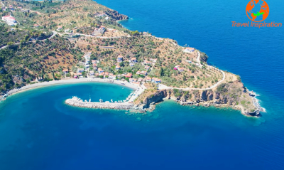 Η «θεόμορφη» παραλία του Λεωνιδίου που μοιάζει με νησί