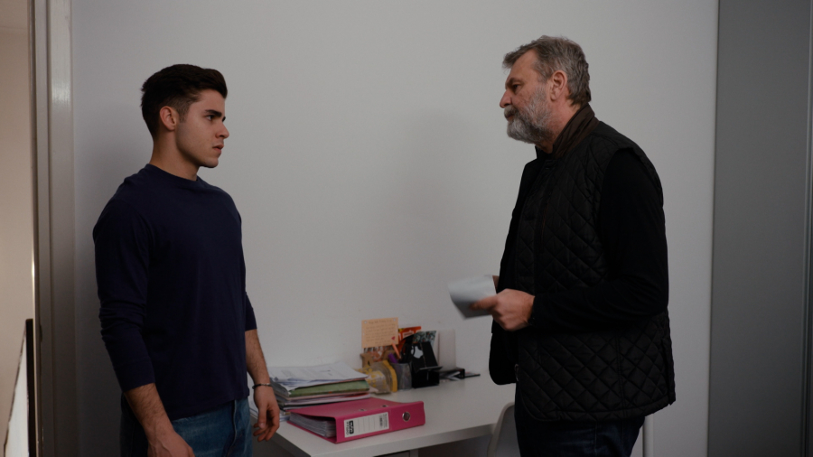 «Η Γη της Ελιάς»: Ο Πότης μπαίνει στο δωμάτιο του νοσοκομείου για να αποτελειώσει τον Αποστόλη