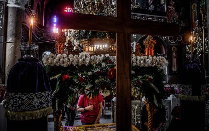 LIVE η ακολουθία και η περιφορά του Επιταφίου από τη Μητρόπολη Αθηνών (βίντεο - εικόνες)