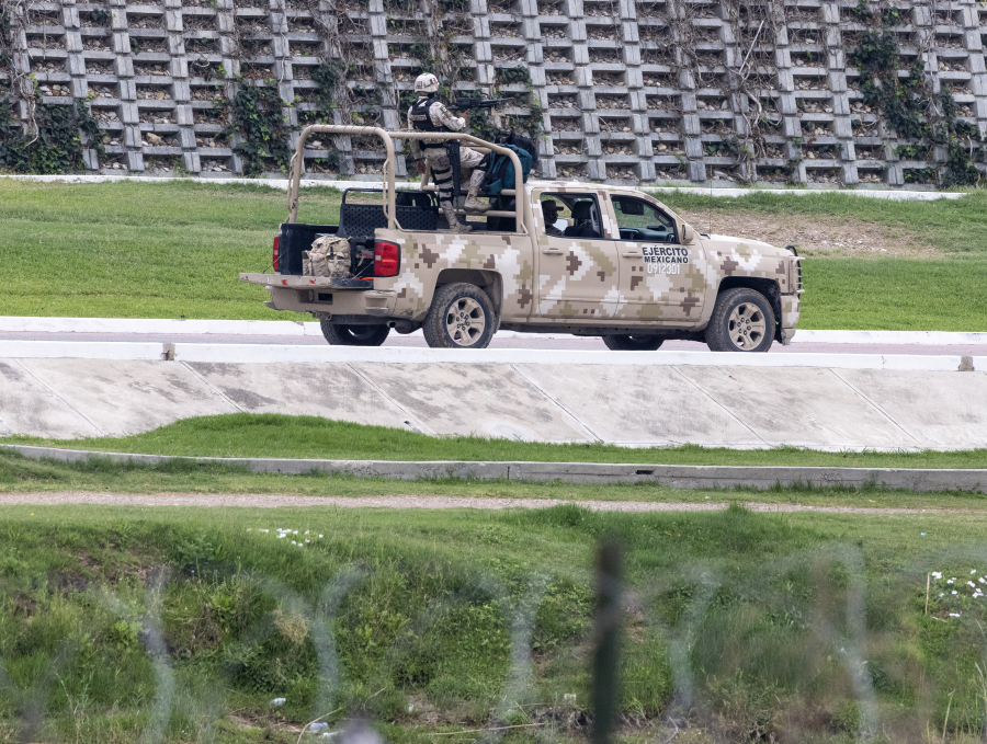 Το Τέξας «στο πλευρό» του Τραμπ: Προσφέρουν έκταση για «κέντρο μαζικών απελάσεων»