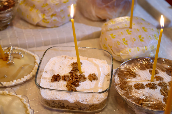 Ψυχοσάββατο αύριο (14/2): Τι συμβολίζουν τα κόλλυβα - Δείτε LIVE τη λειτουργία