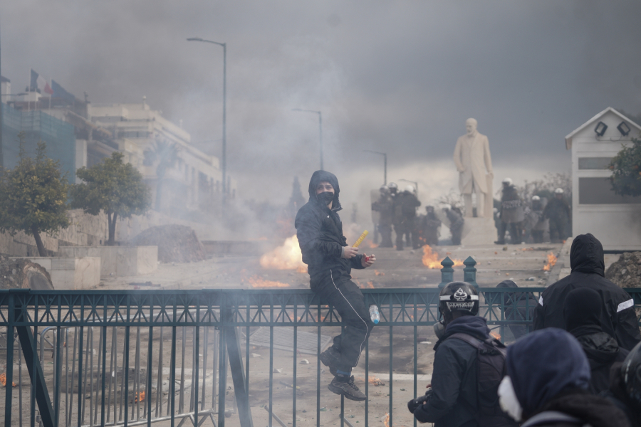 Τέμπη: Ελεύθεροι μετά τις απολογίες τους επτά συλληφθέντες για τα επεισόδια στο συλλαλητήριο για τα Τέμπη