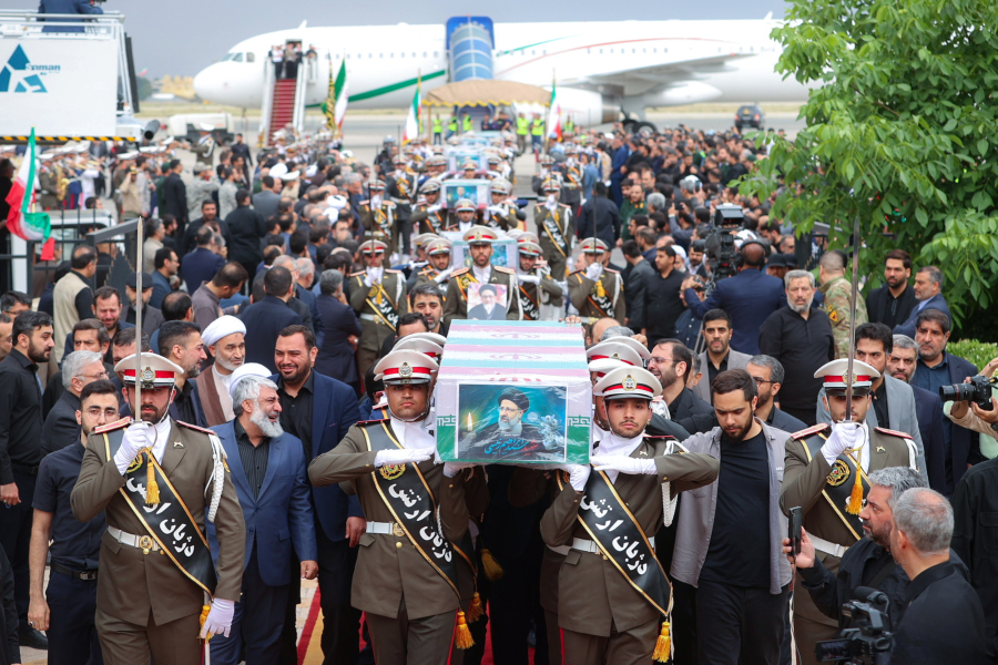 Θρήνος στο Ιράν για τον Ραΐσι - Χιλιάδες κόσμου στις νεκρώσιμες τελετές