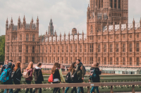 Έξι χρόνια μετά το Brexit, η Βρετανία επιστρέφει στο Erasmus