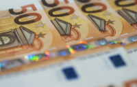 Επίδομα 300 ευρώ: Ποιοι είναι οι δικαιούχοι και πότε θα πληρωθούν
