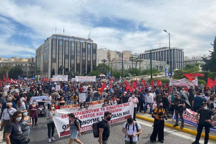 Μαζικό παρών για την απόσυρση του εργασιακού νομοσχεδίου (εικόνες και βίντεο)
