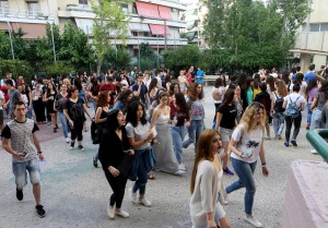 Πανελλήνιες 2017: Τα σημερινά θέματα και απαντήσεις φυσικής