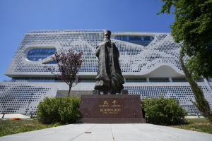 Κομφούκιος: «Αν περπατώ με δύο άλλους ανθρώπους, ο καθένας τους μπορεί να γίνει δάσκαλός μου»