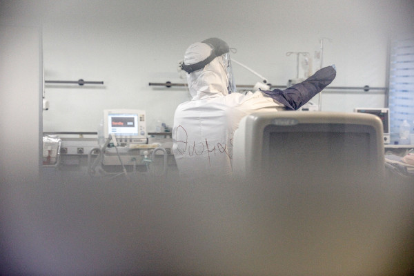 Κορονοϊός - ΠΟΕΔΗΝ: 20χρονος από δομή φιλοξενίας στην Γλυφάδα θετικός στον ιό