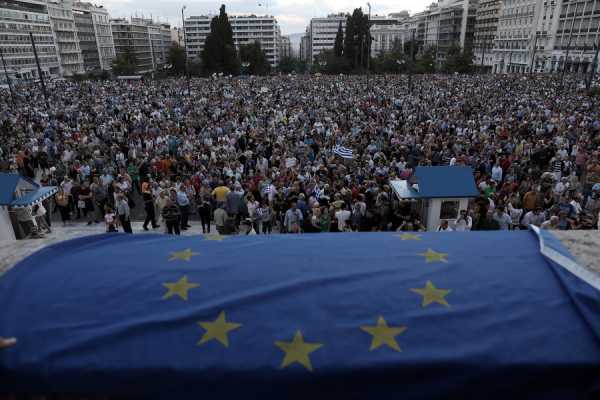 Σήμερα η συγκέντρωση στο Σύνταγμα για το &quot;Μένουμε Ευρώπη&quot;.