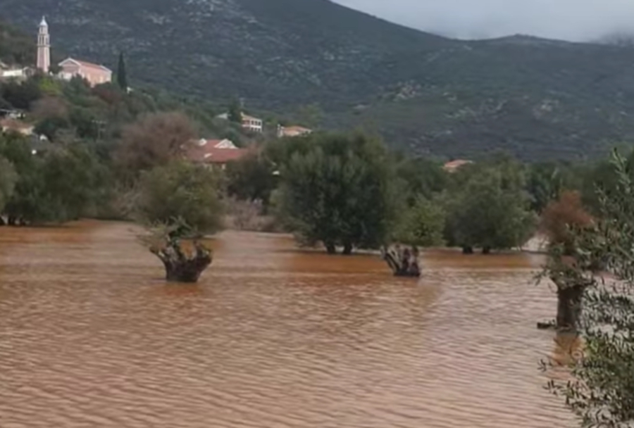Κακοκαιρία: Προβλήματα και πλημμύρες από τις ισχυρές βροχές και τις καταιγίδες