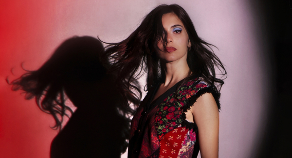 Η Νεφέλη Φασούλη μας προσκαλεί σε μια «μυστική συνάντηση» στον Σταυρό του Νότου