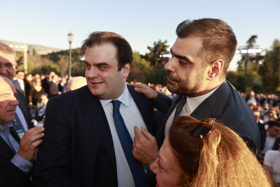 Σε γραμμή... Πιερρακάκη - Μαρινάκη ο πρωθυπουργός