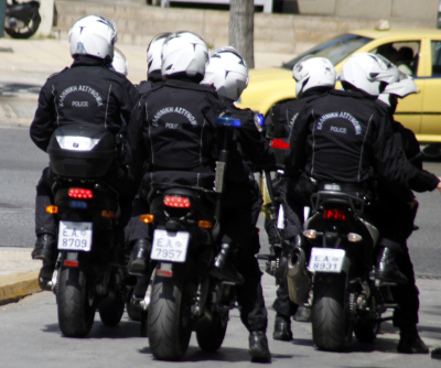 Σύγκρουση ΙΧ με μοτοσικλέτες της ΔΙΑΣ, τέσσερις αστυνομικοί τραυματίες