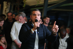Τσίπρας από Ηλιούπολη: Η Ελλάδα της αλληλεγγύης είχε μια νίκη σήμερα απέναντι στον Μητσοτάκη, στους servicers και στα funds