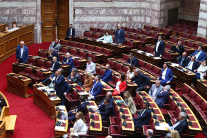 Αθλιότητες Φλωρίδη μέσα στη Βουλή – Οργή στην αντιπολίτευση