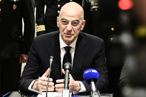 «Εμφύλια βέλη» για Δένδια για τη Belharra